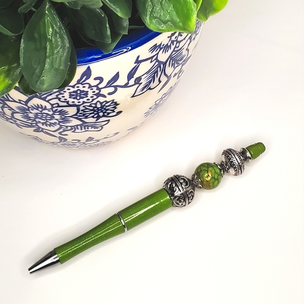 CHARTREUSE BEADED PEN